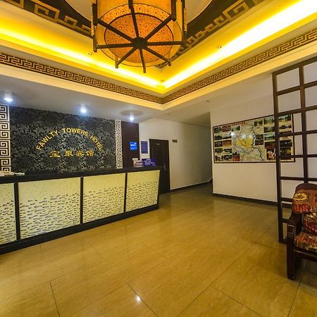 Fawlty Towers Hotel Yangshuo Buitenkant foto