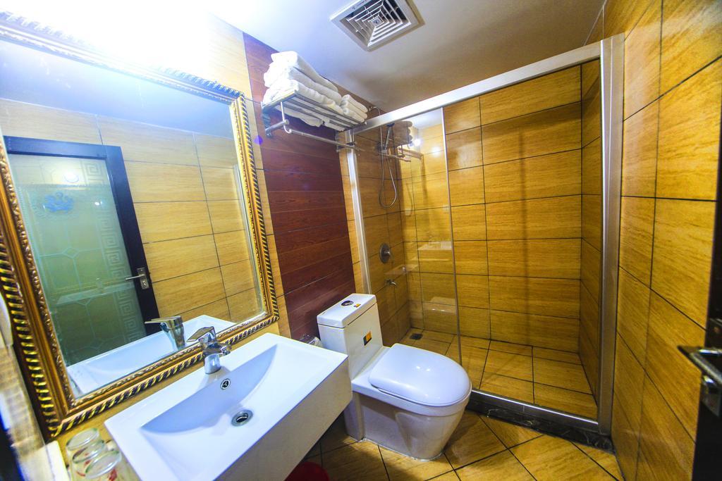 Fawlty Towers Hotel Yangshuo Buitenkant foto