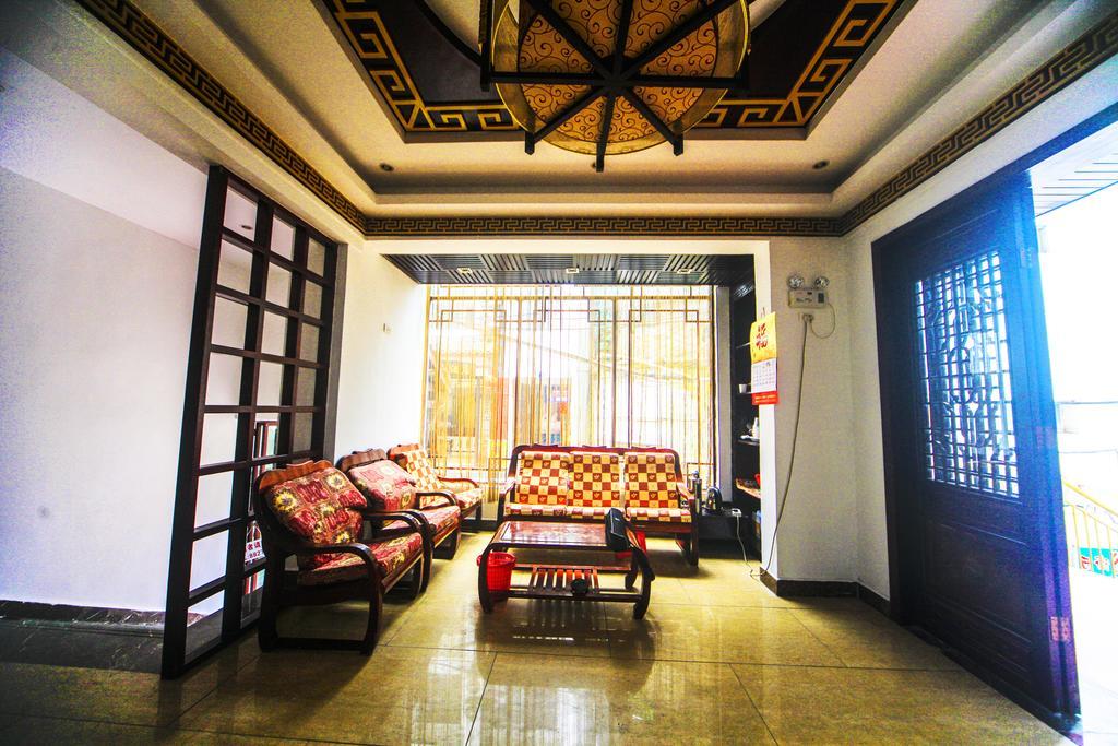 Fawlty Towers Hotel Yangshuo Buitenkant foto