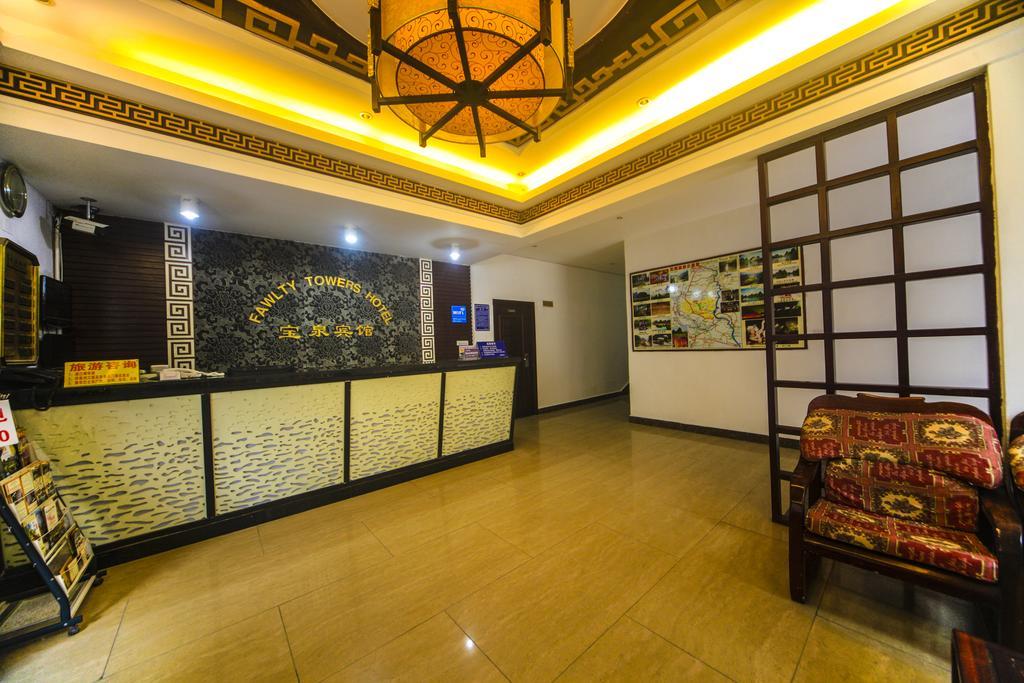 Fawlty Towers Hotel Yangshuo Buitenkant foto