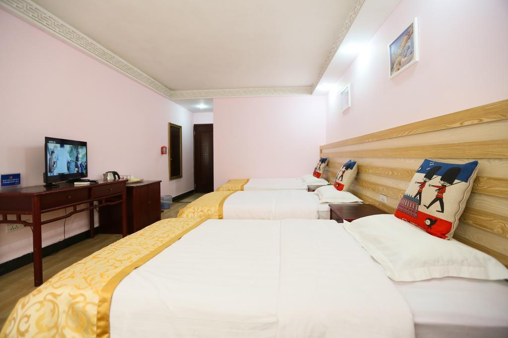 Fawlty Towers Hotel Yangshuo Buitenkant foto