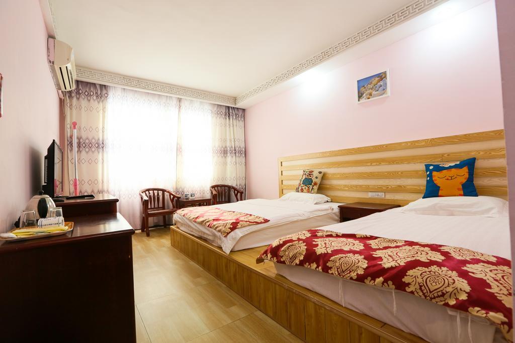 Fawlty Towers Hotel Yangshuo Buitenkant foto